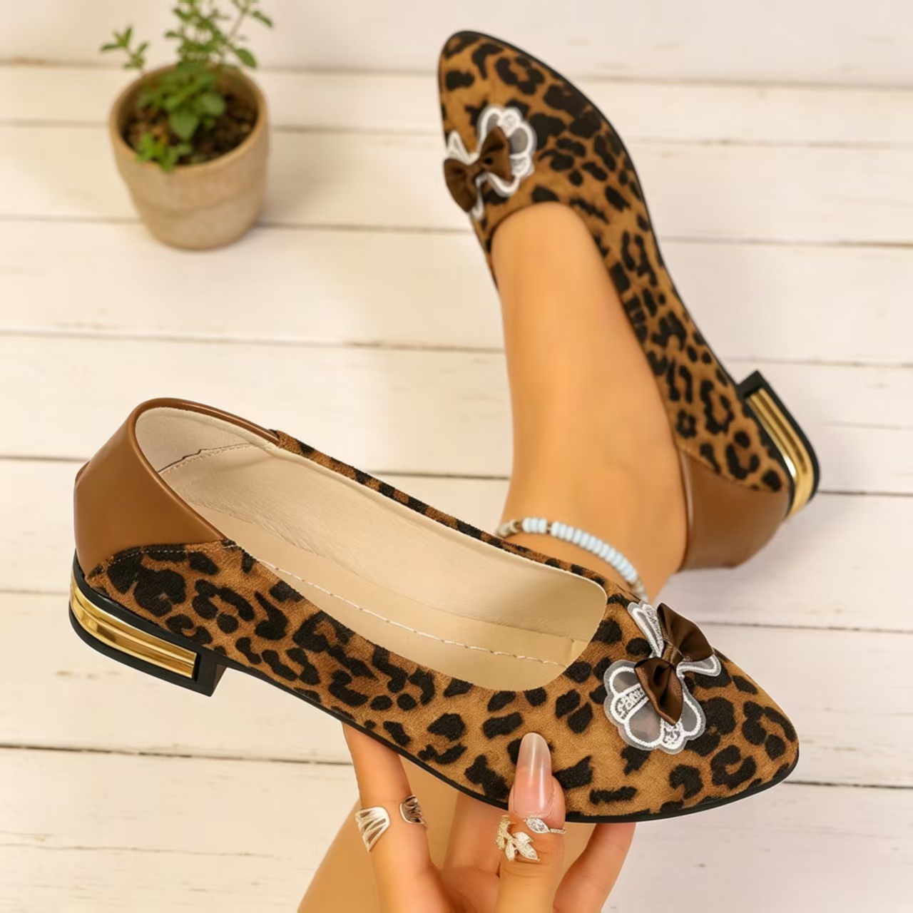 Men'S Shoes In Fashion - Escarpins à talon carré bas et